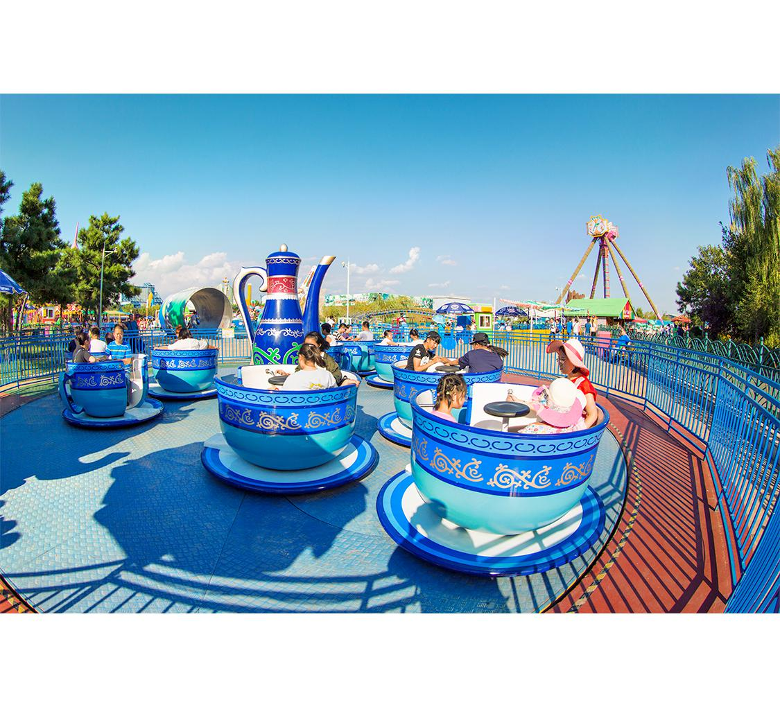 Classic Polka Dot Teacup Ride