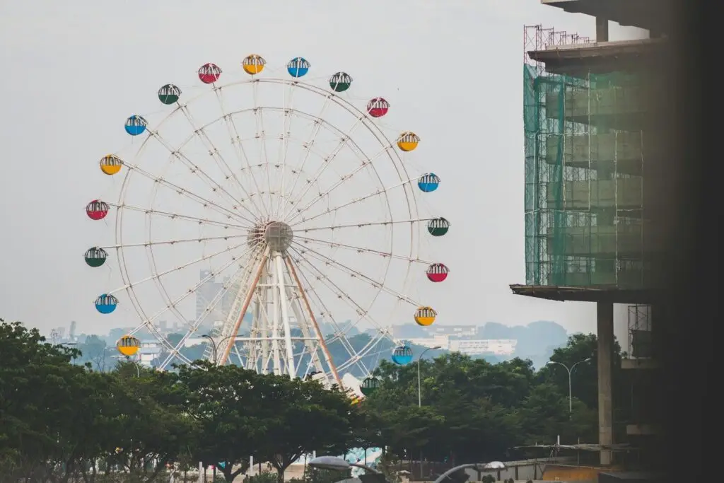 Ferris wheel near trees