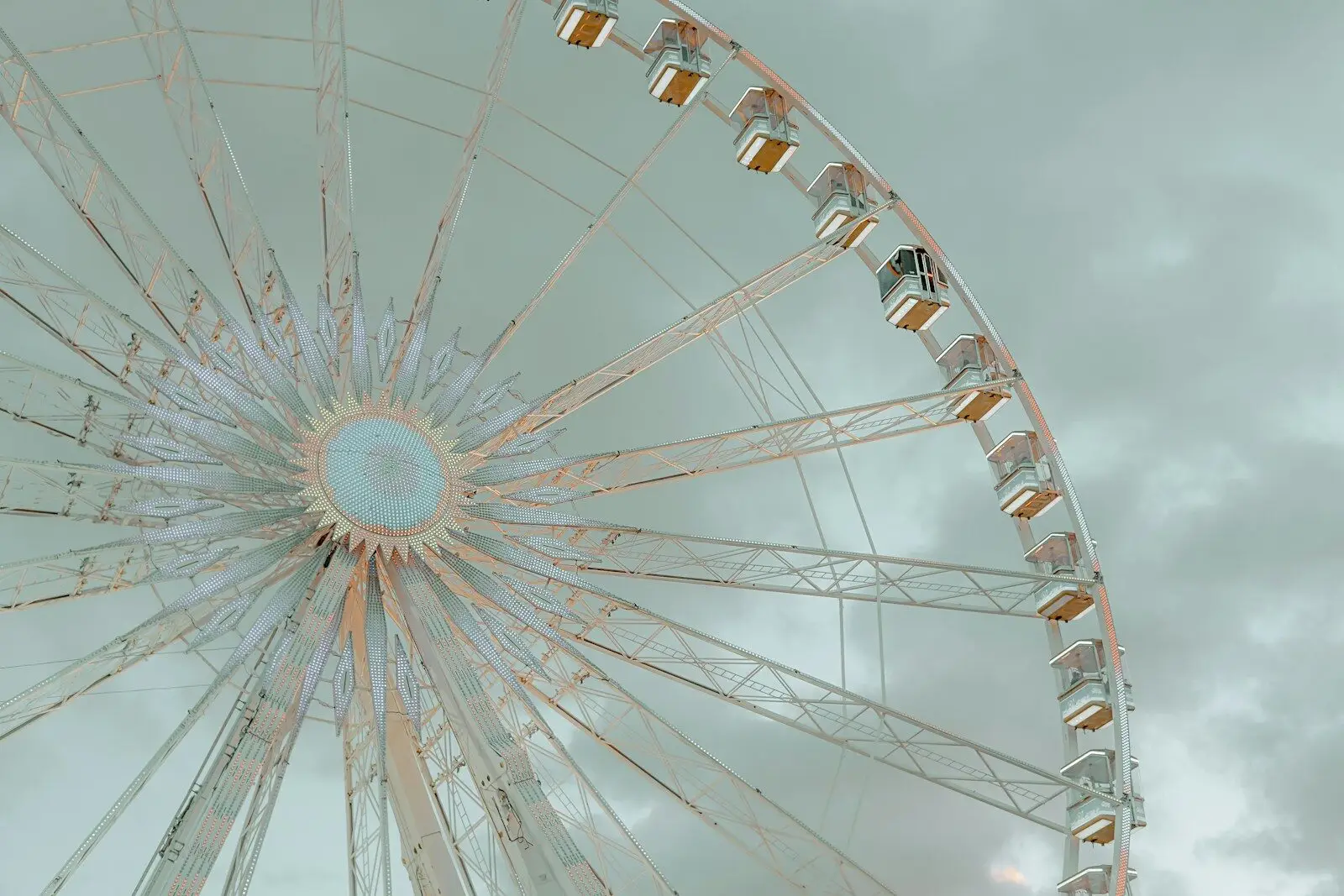 ferris wheel under stratocumulus clouds