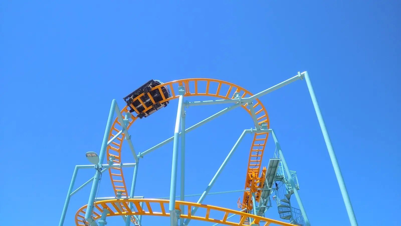 white and red ferris wheel under blue in america sky during daytime