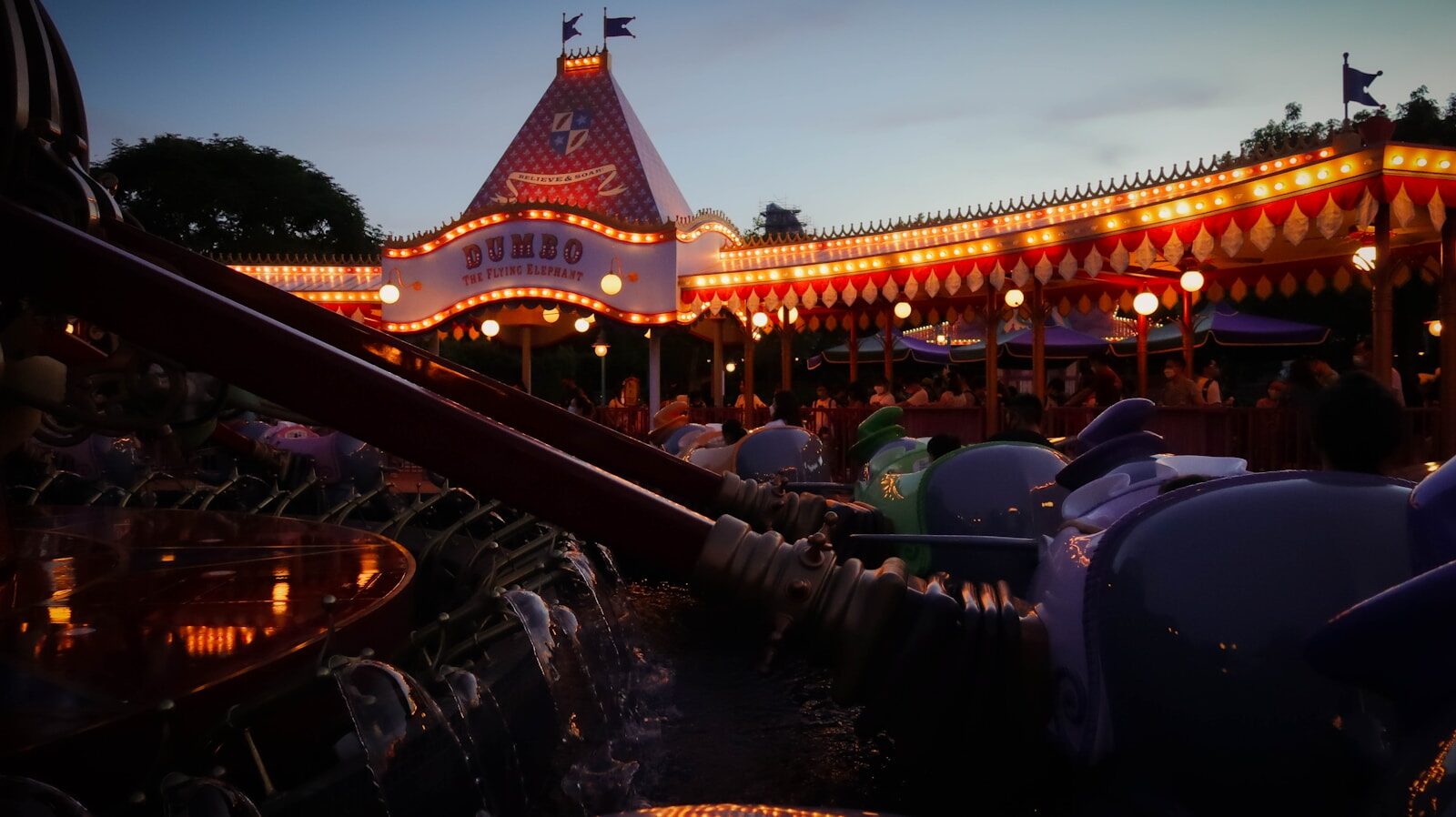 a carnival ride at night with people walking around
